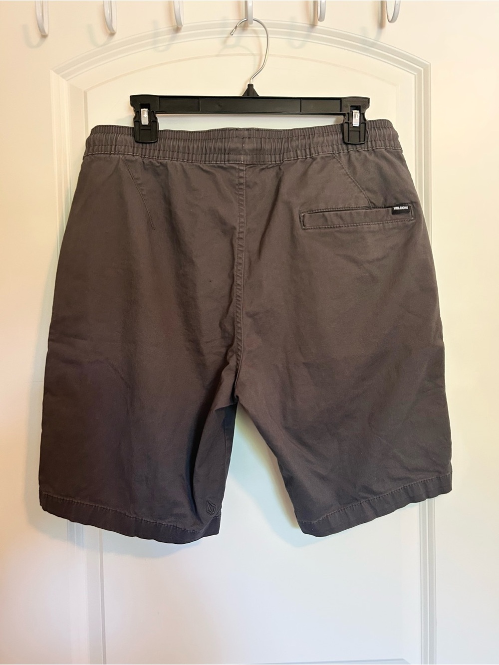Volcom Men's Charcoal Elastic-Waist Hybrid surf Shorts